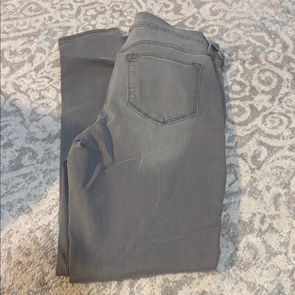 Old Navy • Rockstar Mid-Rise Jeans - Picture 4 of 7